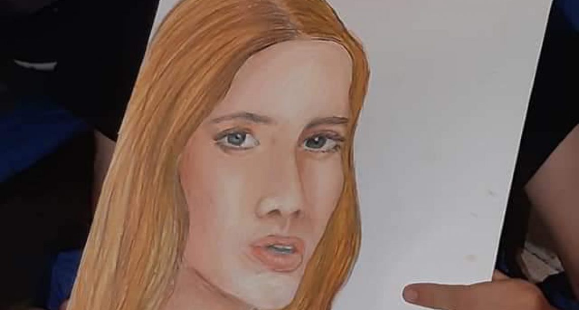 יהלי מושקוביץ בן ה-12 ואסף גאון בן ה-16 פותחים את התערוכה בגלריה העירונית