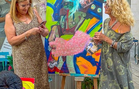 האמנות ממשיכה לפרוח בלב נתניה: תערוכה חדשה מוצגת בגלריה העירונית במדרחוב תל-חי בהשארת יצירותיו של חנוך לוין