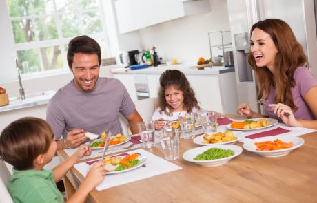 חשיבותן של ארוחות משפחתיות